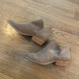 Lucky Brand NWOT suede booties - 9.5 womens